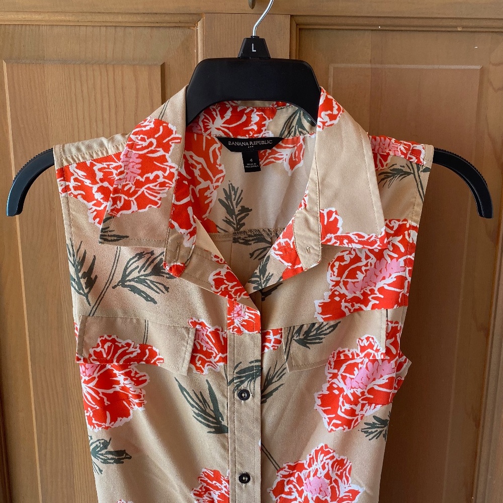 Sleeveless Collared Dress with‎ Floral Print NWOT
